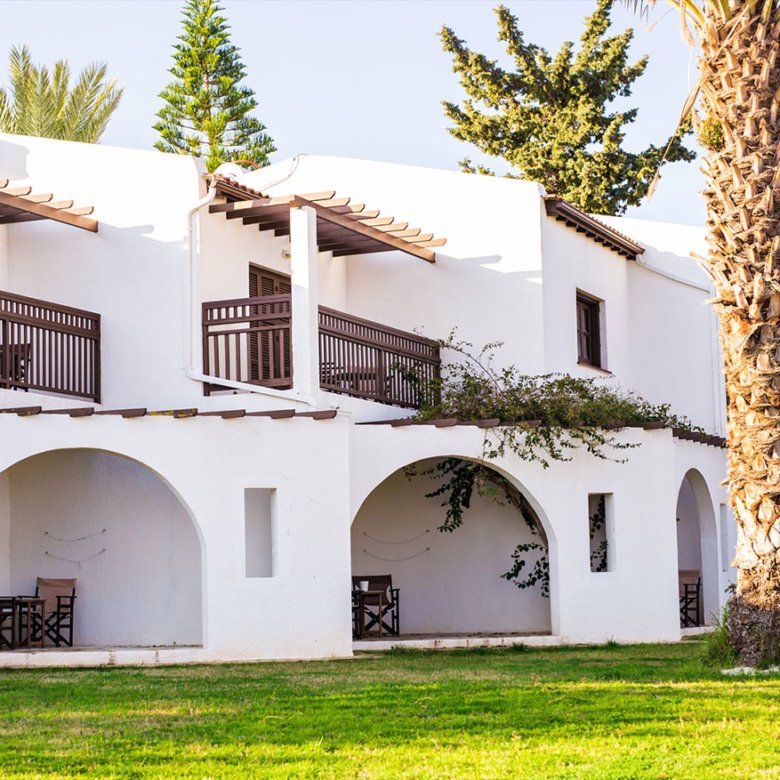 Four-bedroom house with garden